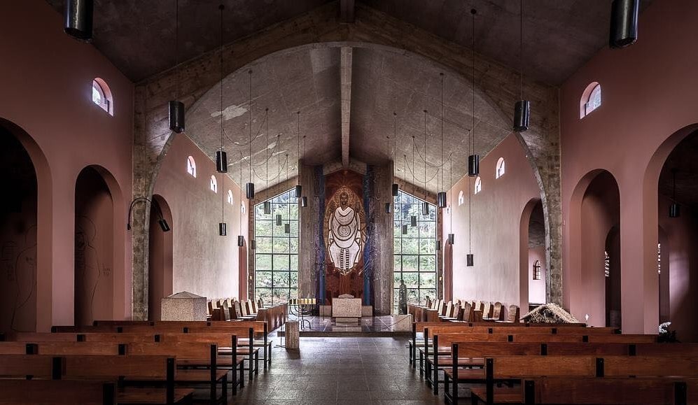 Parte interna da Igreja Abacial do Mosteiro da Virgem