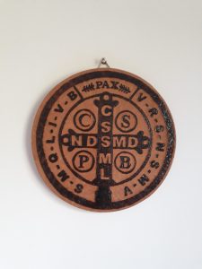 Medalha de São Bento verso pirógrafo