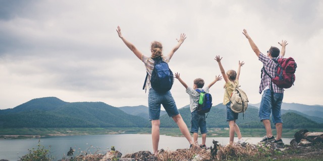 web3-family-walk-sport-mountain-de-altanaka-i-shutterstock